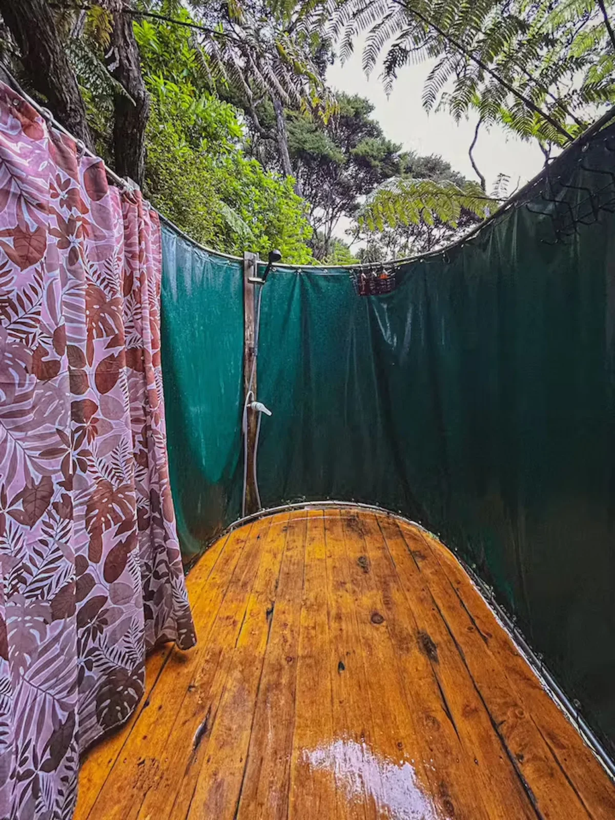 Outdoor shower at Totara Enclave